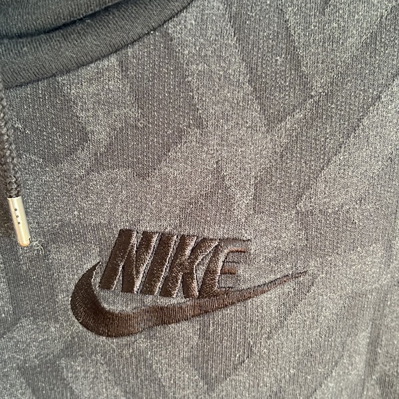 NIKE | Jacquard Rally Hoddie size Xl - Picture 4 of 9